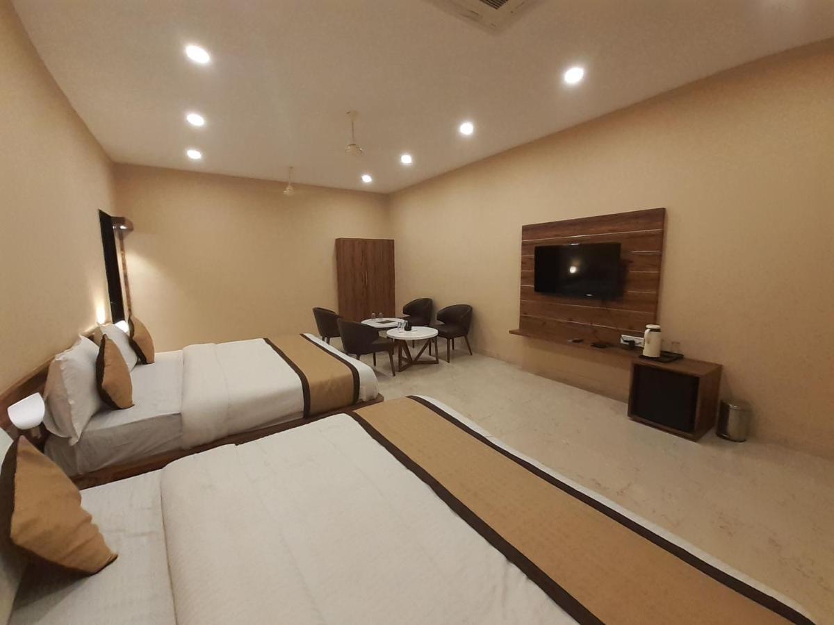 Hotel Bharat Kota  Kültér fotó